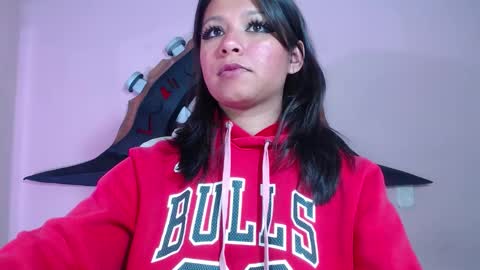 Im Evy online show from November 2025 01:38:01 AM