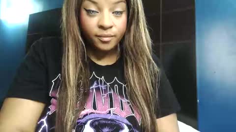 Snapshot of exoticempress18 chatting on November 2025 12:08:02 AM Paris online show from November 2025 12:08:02 AM