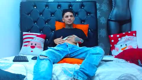 Snapshot of exotichot_couple chatting on December 2024 01:49:01 AM exotichot_couple online show from December 2024 01:49:01 AM