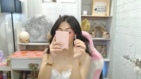 exotictssavie online show from December 2025 05:18:02 PM