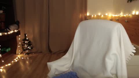 Crystal online show from December 2024 08:39:01 PM