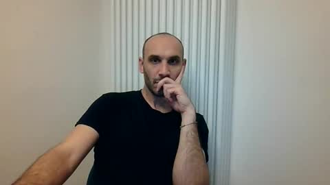Snapshot of extr0 chatting on April 2026 09:24:01 PM Extro online show from April 2026 09:24:01 PM