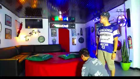 Snapshot of extrangers chatting on November 2025 01:04:01 PM extrangers online show from November 2025 01:04:01 PM