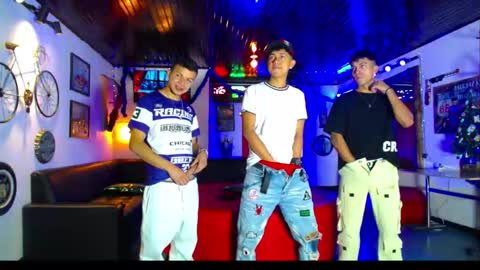 Snapshot of extrangers chatting on December 2025 01:15:01 PM extrangers online show from December 2025 01:15:01 PM