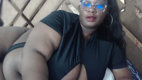 Snapshot of eyshaexotii chatting on July 2026 04:10:01 AM eyshaexotii online show from July 2026 04:10:01 AM