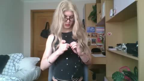 Snapshot of ezrafindom chatting on March 2026 07:09:02 AM Ranya online show from March 2026 07:09:02 AM