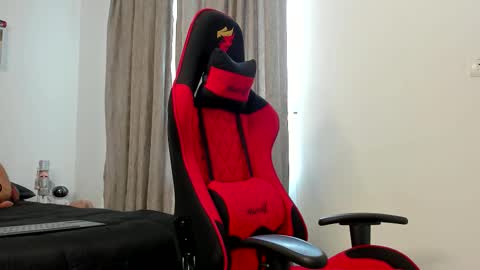 Ezzio Scolaro online show from October 2025 01:41:02 PM