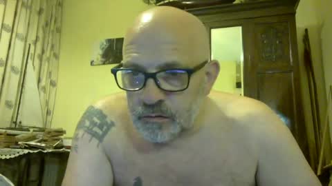 Snapshot of f1zzeek chatting on July 2026 12:05:01 AM f1zzeek online show from July 2026 12:05:01 AM