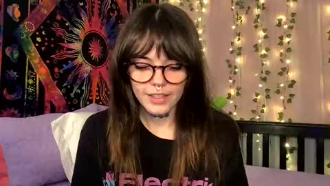 Snapshot of faerienugs chatting on October 2025 11:35:02 PM Faerie 3 online show from October 2025 11:35:02 PM