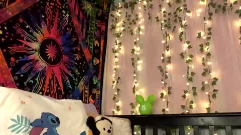 Snapshot of faerienugs chatting on October 2025 11:39:02 PM Faerie 3 online show from October 2025 11:39:02 PM