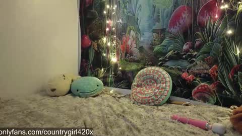 Snapshot of faerienugs chatting on November 2025 12:32:02 AM Faerie 3 online show from November 2025 12:32:02 AM