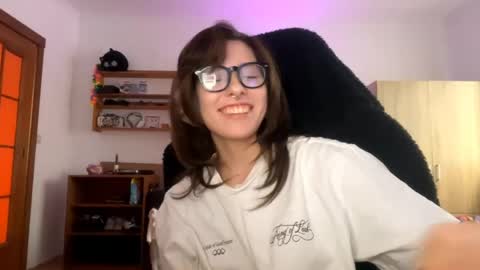 Snapshot of faintpeach chatting on April 2026 02:22:02 PM Loly online show from April 2026 02:22:02 PM