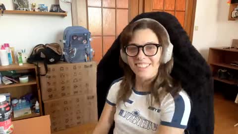 Snapshot of faintpeach chatting on April 2026 02:32:01 PM Loly online show from April 2026 02:32:01 PM