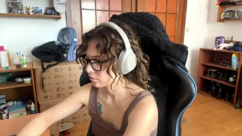 Snapshot of faintpeach chatting on May 2026 09:36:01 AM Loly online show from May 2026 09:36:01 AM