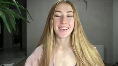 fairy_face online show from October 2025 09:34:02 PM
