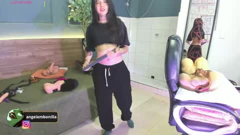 Snapshot of fallen_angel999777 chatting on April 2026 05:30:01 PM Megan 630 1330 -5 online show from April 2026 05:30:01 PM