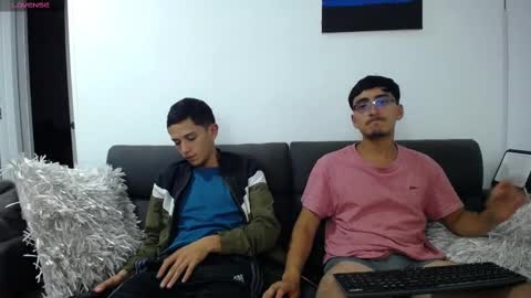 Snapshot of fallgays chatting on February 2025 01:42:01 AM FallGays online show from February 2025 01:42:01 AM