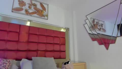 Snapshot of faloonroussel chatting on October 2025 06:03:02 PM Faloon online show from October 2025 06:03:02 PM