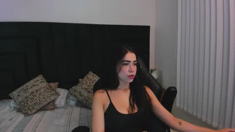 Snapshot of faloonroussel chatting on November 2025 05:56:02 PM Faloon online show from November 2025 05:56:02 PM