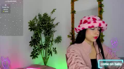 Snapshot of faloonroussel chatting on November 2025 12:41:01 AM Faloon online show from November 2025 12:41:01 AM