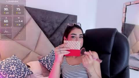 Snapshot of faloonroussel chatting on November 2025 06:34:02 PM Faloon online show from November 2025 06:34:02 PM