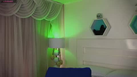 Snapshot of farahh_magdaly chatting on October 2025 12:12:02 PM Farah online show from October 2025 12:12:02 PM