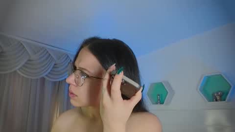 Snapshot of farahh_magdaly chatting on November 2025 12:05:02 PM Farah online show from November 2025 12:05:02 PM