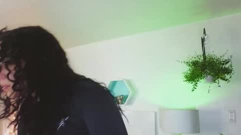 Snapshot of farahh_magdaly chatting on November 2025 12:04:01 PM Farah online show from November 2025 12:04:01 PM