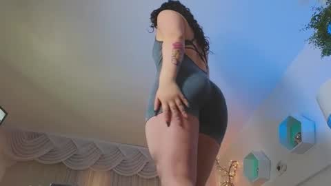 Snapshot of farahh_magdaly chatting on November 2025 12:04:01 PM Farah online show from November 2025 12:04:01 PM