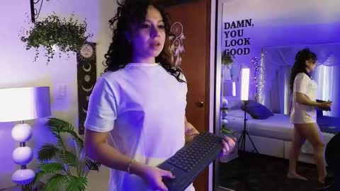 Snapshot of farahh_magdaly chatting on November 2025 12:04:02 PM Farah online show from November 2025 12:04:02 PM