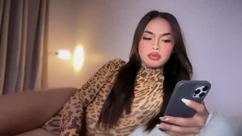 farrahmoanx online show from June 2026 05:57:02 PM