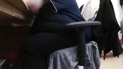 Snapshot of fat_bubble chatting on January 2025 04:06:01 PM Fat Bernd online show from January 2025 04:06:01 PM