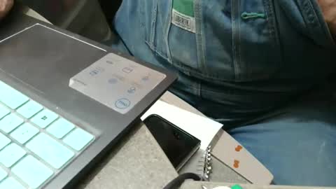 Fred. online show from November 2025 07:49:02 PM