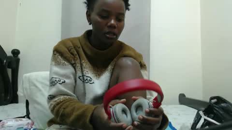 Snapshot of fayrie1 chatting on October 2025 04:33:01 AM fayrie1 online show from October 2025 04:33:01 AM