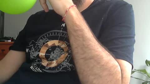 Snapshot of fedeglobos chatting on November 2025 04:22:02 PM fedeGLOBOS online show from November 2025 04:22:02 PM