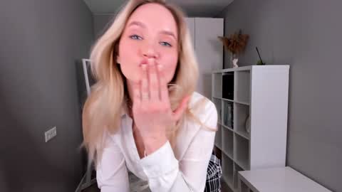 Daniela online show from February 2025 01:09:02 PM