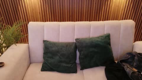 Feelena online show from November 2025 05:11:01 PM