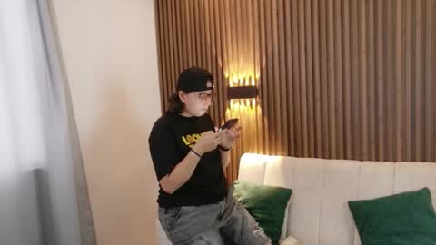 Feelena online show from February 2026 06:03:01 PM