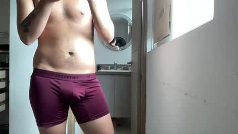 Snapshot of feelingasanocean chatting on November 2025 06:52:02 PM colombianboyzzz online show from November 2025 06:52:02 PM