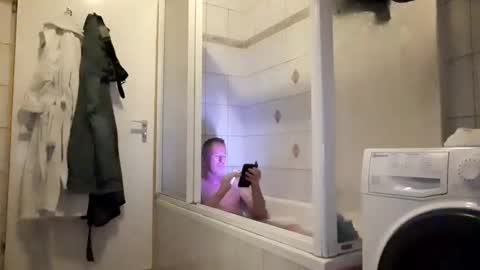 Max online show from October 2025 06:42:02 PM