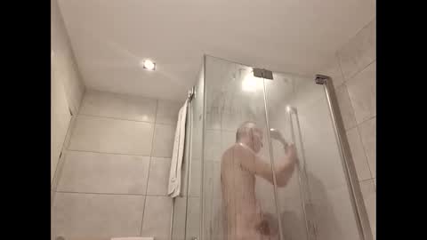 Max online show from November 2025 07:03:01 PM