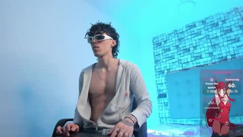 Felix  online show from October 2025 07:53:01 PM