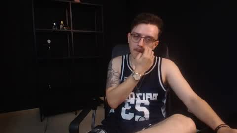 Snapshot of felixstark chatting on June 2026 05:39:01 AM FelixStark online show from June 2026 05:39:01 AM