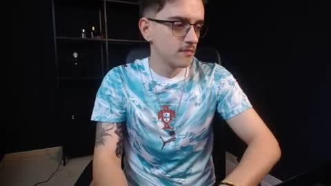 Snapshot of felixstark chatting on June 2026 05:01:02 AM FelixStark online show from June 2026 05:01:02 AM