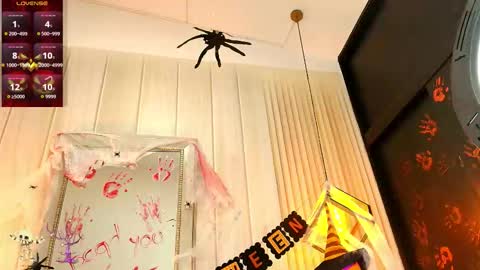 Femboy Max online show from November 2025 12:29:02 PM