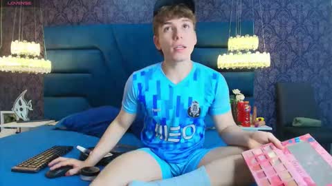 Femboy Max online show from January 2026 11:45:02 AM