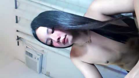 Snapshot of feminine_elle chatting on June 2026 10:50:02 AM elle online show from June 2026 10:50:02 AM