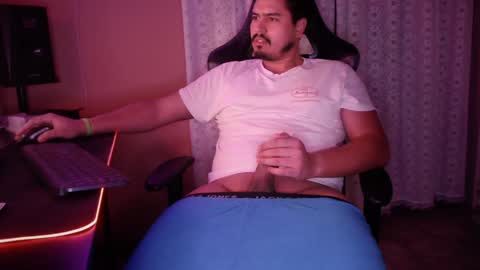 Snapshot of fernan_reds chatting on December 2024 08:55:01 PM Fernan online show from December 2024 08:55:01 PM