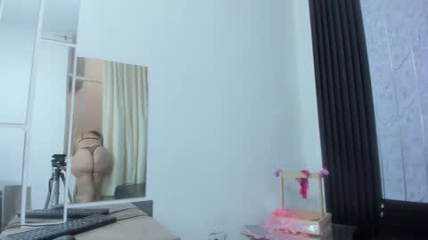 Fernandaclar online show from November 2025 06:34:02 PM