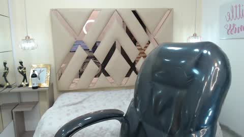 Snapshot of ferphoenix_ chatting on February 2025 09:05:02 AM FER PHOENIX online show from February 2025 09:05:02 AM